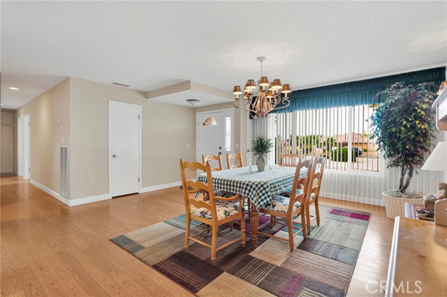 Detail Gallery Image 10 of 56 For 20115 Shoshonee, Apple Valley,  CA 92307 - 4 Beds | 2 Baths