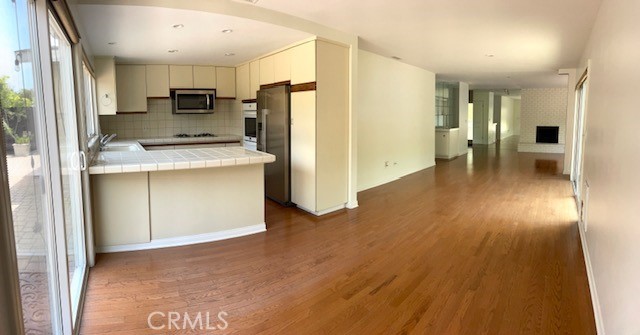 1023 8th Street, Manhattan Beach CA: https://media.crmls.org/medias/989a2324-9215-4ddd-9a20-8cf02e1c8dd7.jpg