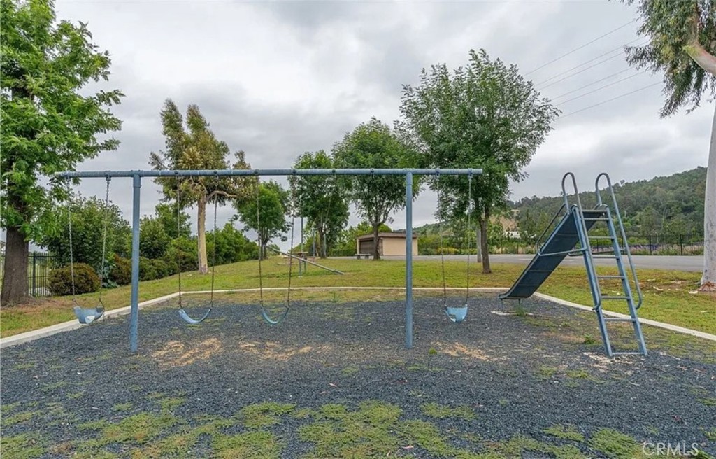 https://media.crmls.org/medias/989a35da-33a9-4391-b5de-18a7dee63663.jpg?preset=X-Large