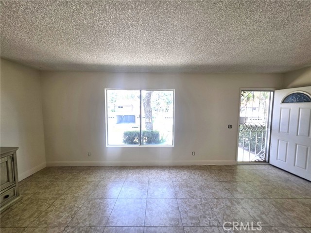 Detail Gallery Image 10 of 38 For 26938 via Terraza, Saugus,  CA 91350 - 3 Beds | 3 Baths