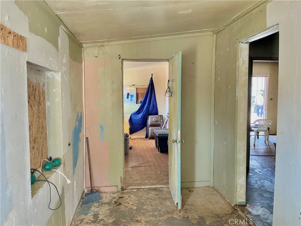 https://media.crmls.org/medias/989ab4c6-9c79-4a50-84a9-6e713e072fa3.jpg?preset=X-Large