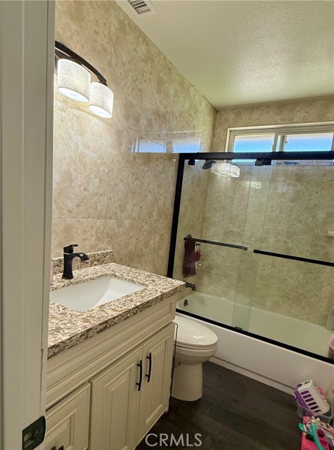 Detail Gallery Image 8 of 13 For 23010 Vought, Moreno Valley,  CA 92553 - 3 Beds | 2 Baths