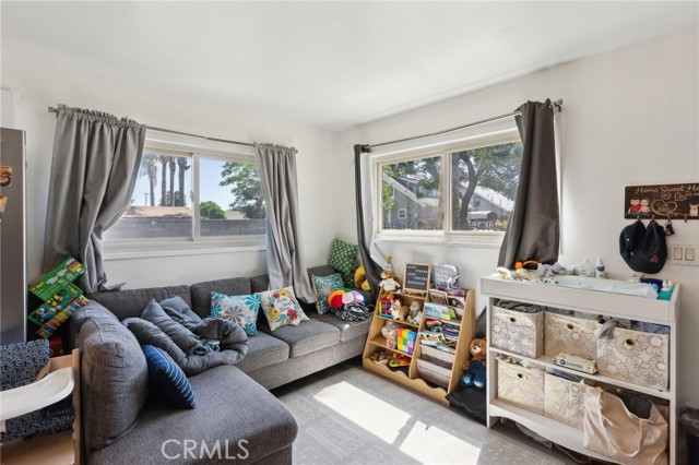 418 N Berlyn Avenue, Ontario CA: https://media.crmls.org/medias/989b89f2-cd79-4deb-95f2-68654bd436df.jpg