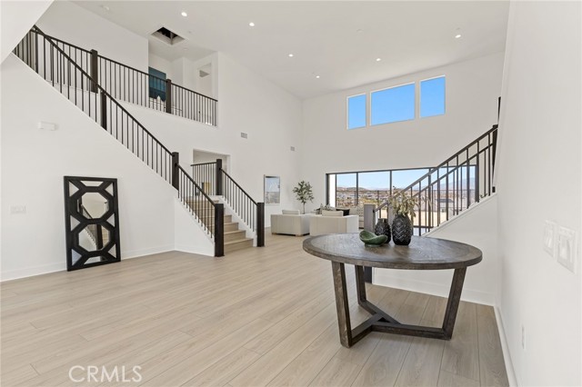 Detail Gallery Image 4 of 41 For 24175 N Camino Cascada, Valencia,  CA 91354 - 5 Beds | 5/1 Baths