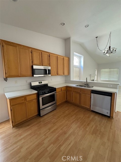 Detail Gallery Image 2 of 10 For 492 Autumn Way, Banning,  CA 92220 - 3 Beds | 2 Baths