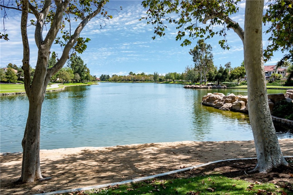 https://media.crmls.org/medias/98a010d3-b744-411a-84c1-f4bee46457d5.jpg?preset=X-Large
