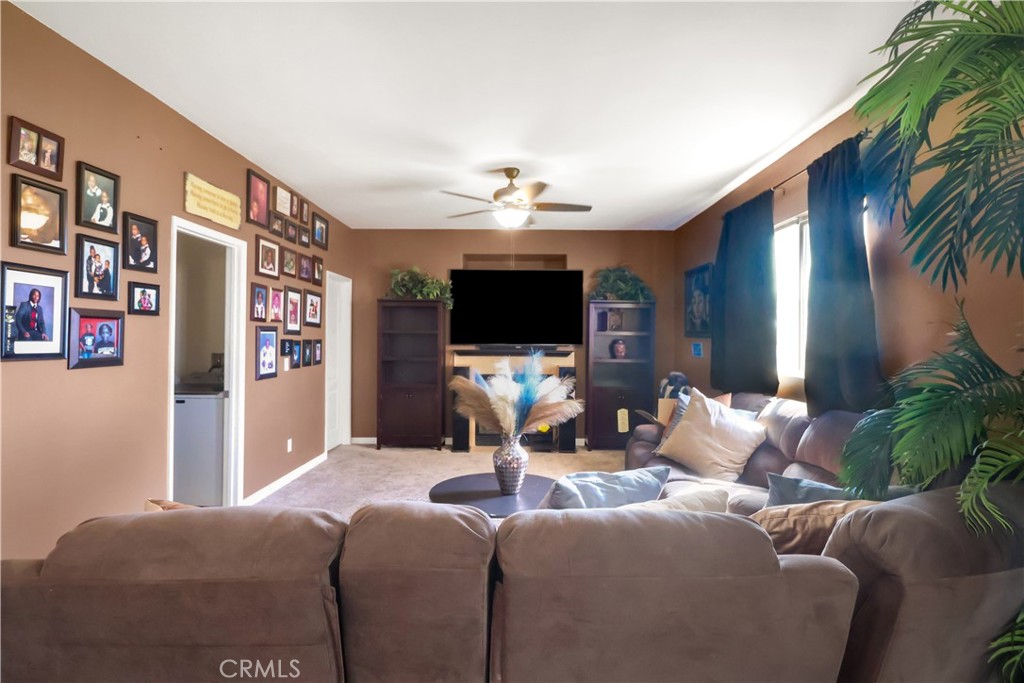https://media.crmls.org/medias/98a0427e-9f5f-4f32-b4b8-90153d32b9cd.jpg?preset=X-Large