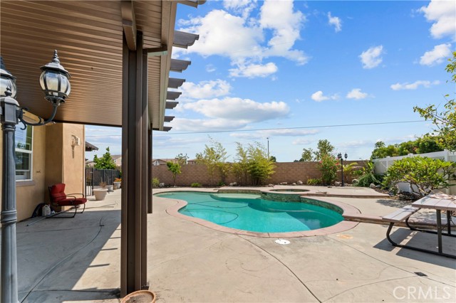 1600 Liv Court, Redlands CA: https://media.crmls.org/medias/98a0e5a7-da02-472a-a925-c9b9db13649a.jpg