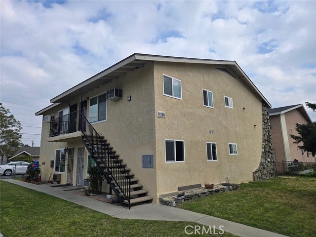 1558 N Hope Avenue, Ontario CA: https://media.crmls.org/medias/98a1bb21-7d4b-47a1-9cea-527544dc6088.jpg