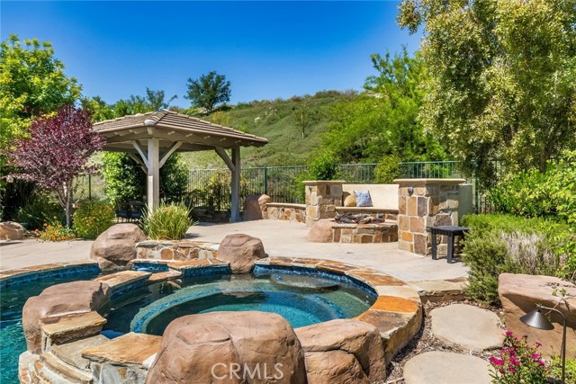 17138 Hickory Ridge Court, Canyon Country CA: https://media.crmls.org/medias/98a3618e-be1d-4e80-aa05-945a93756dda.jpg