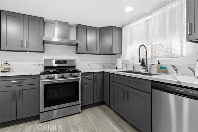 8801 Cedros Avenue, Panorama City CA: https://media.crmls.org/medias/98a503a7-79e4-4507-842b-3d45af7f79d5.jpg