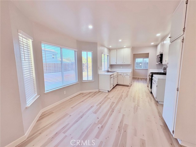 Detail Gallery Image 3 of 15 For 3515 W Avenue J4, Lancaster,  CA 93536 - 4 Beds | 3 Baths