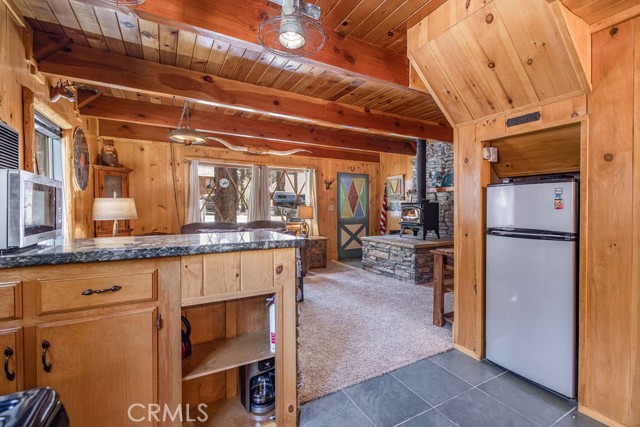 Detail Gallery Image 12 of 35 For 435 W Sherwood Bld, Big Bear City,  CA 92314 - 3 Beds | 1 Baths