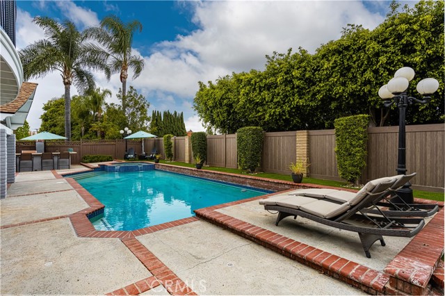 18672 Evergreen Avenue, Yorba Linda CA: https://media.crmls.org/medias/98a69188-b2bc-45f5-9c60-760ca8b01565.jpg