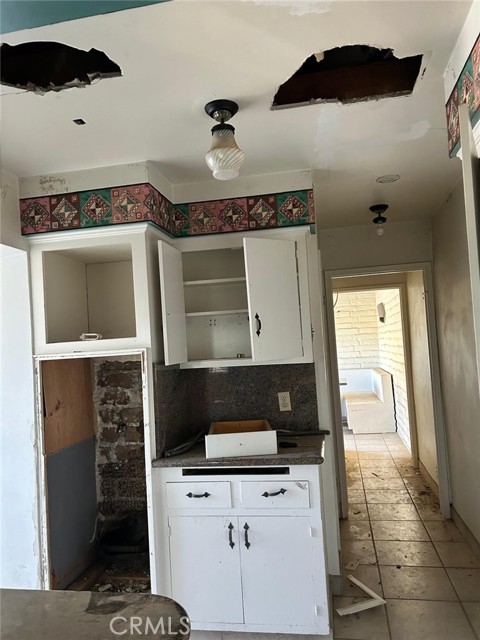 Detail Gallery Image 5 of 11 For 20572 Rancherias, Apple Valley,  CA 92307 - 6 Beds | 6 Baths