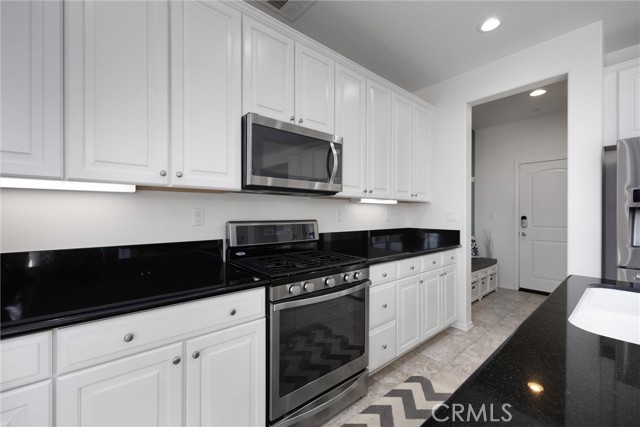 Detail Gallery Image 15 of 49 For 15509 Quintero Pl, Bakersfield,  CA 93314 - 3 Beds | 2/1 Baths