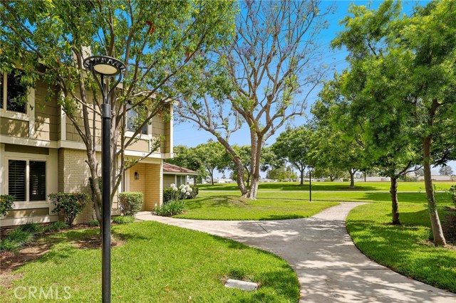 14 Black Oak, Irvine CA: https://media.crmls.org/medias/98a70199-2ab2-4474-8a5c-d154981cf1dd.jpg