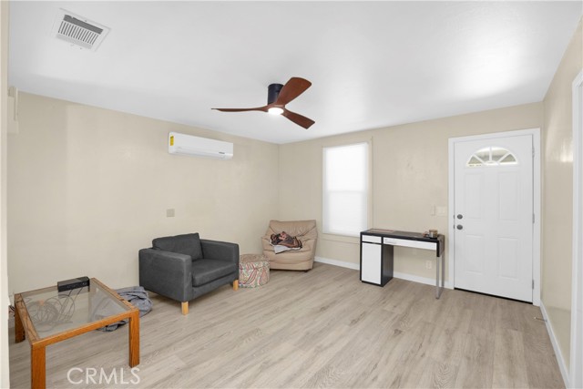 135 S Alfred Street, Coalinga CA: https://media.crmls.org/medias/98a7373a-632f-4e8f-a5fb-19d4418d11be.jpg