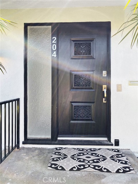 Detail Gallery Image 2 of 25 For 204 Avenue E, Redondo Beach,  CA 90277 - 3 Beds | 2 Baths