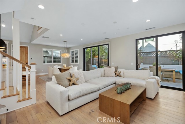 Detail Gallery Image 7 of 21 For 2076 Tablelands Way, Costa Mesa,  CA 92627 - 3 Beds | 3 Baths