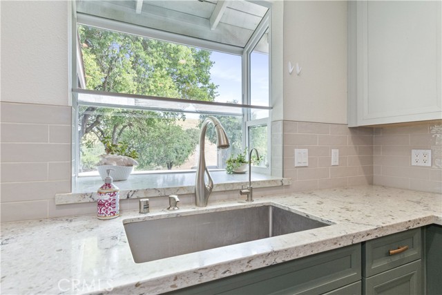 Detail Gallery Image 15 of 66 For 5530 El Pharo, Paso Robles,  CA 93446 - 5 Beds | 2/1 Baths