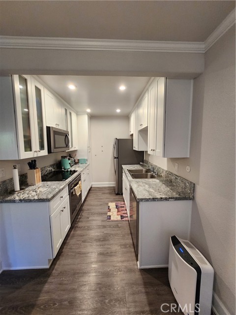 Detail Gallery Image 3 of 11 For 8515 Villa La Jolla Dr #F,  La Jolla,  CA 92037 - 1 Beds | 1 Baths