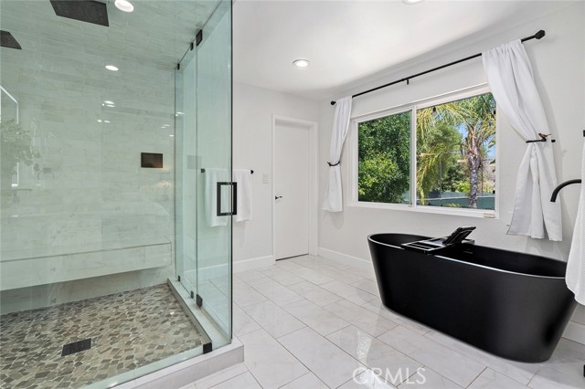 Detail Gallery Image 23 of 50 For 22955 Collins St, Woodland Hills,  CA 91367 - 4 Beds | 3 Baths