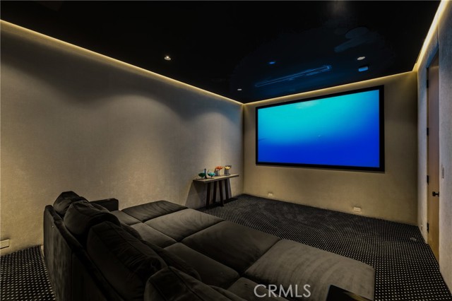 Detail Gallery Image 24 of 54 For 22924 Erwin St, Woodland Hills,  CA 91367 - 11 Beds | 9/2 Baths