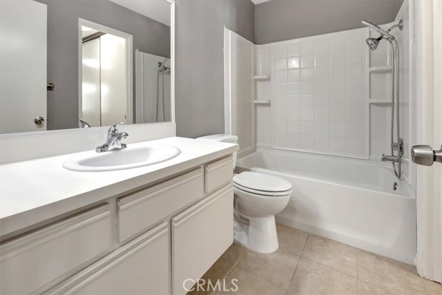 52 Remington, Irvine CA: https://media.crmls.org/medias/98a9f4b7-b4fb-4021-9b9f-7920e0f0cce9.jpg