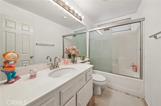 220 S Linhaven Circle, Anaheim CA: https://media.crmls.org/medias/98aa12c8-62d2-4cea-9504-154bafb22f1e.jpg