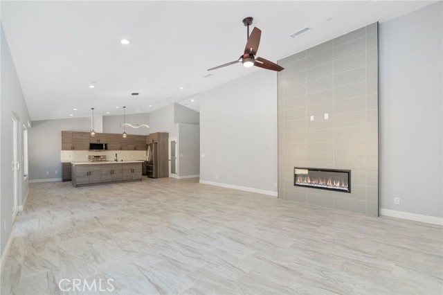 Detail Gallery Image 14 of 50 For 18756 Centennial St, Hesperia,  CA 92345 - 4 Beds | 3 Baths