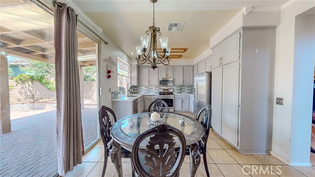 Detail Gallery Image 10 of 37 For 5636 Pheasant Dr, Fontana,  CA 92336 - 4 Beds | 2/1 Baths