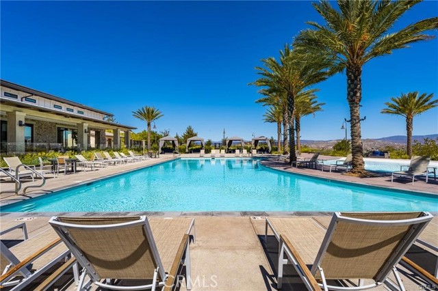 Detail Gallery Image 5 of 66 For 18619 Cedar Crest Dr, Canyon Country,  CA 91387 - 3 Beds | 2/1 Baths