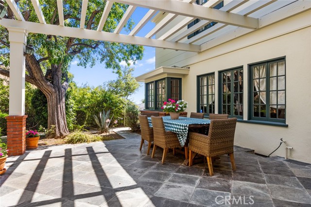 1624 Arboles Drive, Glendale CA: https://media.crmls.org/medias/98abb5f8-36ef-4a6d-9e62-34788c7b47d9.jpg