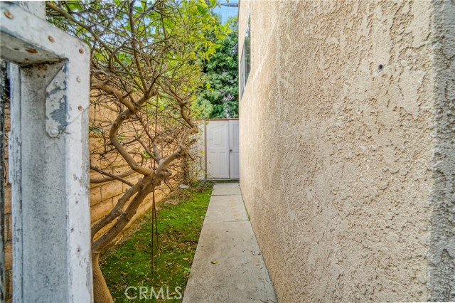 Detail Gallery Image 28 of 45 For 11290 Ivy Pl, Los Angeles,  CA 90064 - 3 Beds | 2 Baths