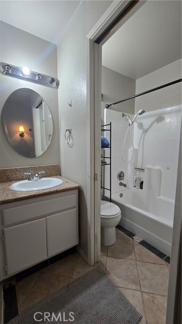 Detail Gallery Image 12 of 27 For 1772 Dumitru #B,  Corona,  CA 92881 - 2 Beds | 2/1 Baths