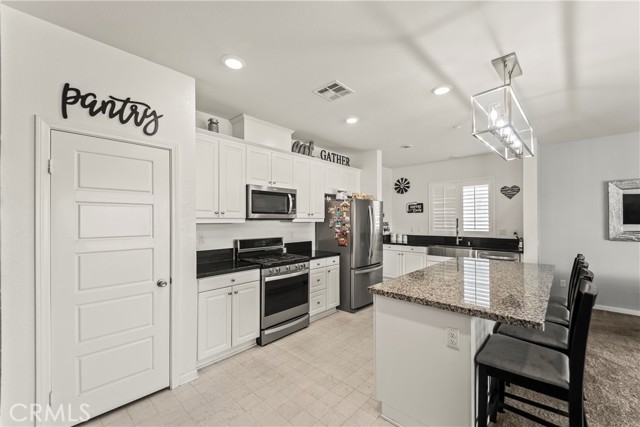 Detail Gallery Image 8 of 33 For 2443 Wild Oak Ct, Perris,  CA 92570 - 3 Beds | 2/1 Baths