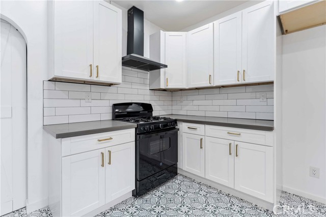 1236 S Cloverdale Avenue, Los Angeles CA: https://media.crmls.org/medias/98ae362b-0805-4b23-bc4b-5fec3d441082.jpg