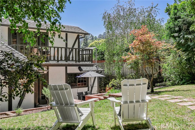 3975 Van Noord Avenue, Studio City CA: https://media.crmls.org/medias/98afa057-8e09-4fc4-b774-565d8f71534c.jpg