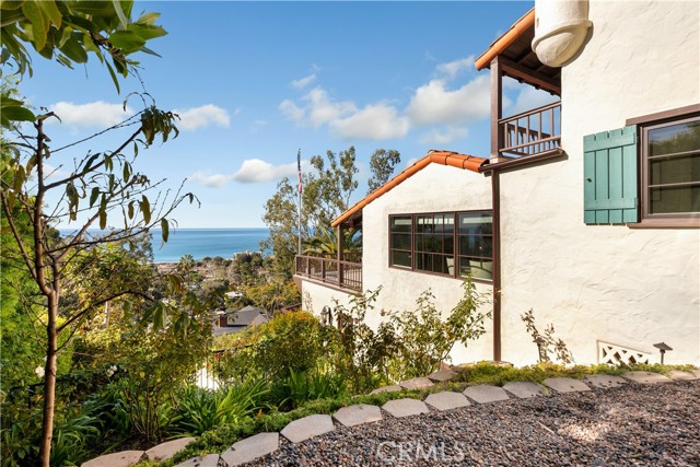 802 Rembrandt Drive, Laguna Beach CA: https://media.crmls.org/medias/98b0041e-d3a7-4b41-8793-f0d79134bcb6.jpg