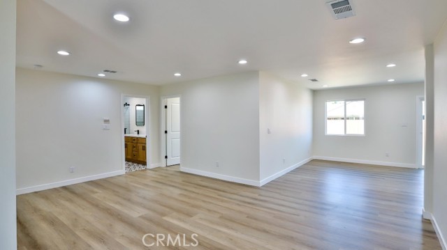 Detail Gallery Image 3 of 28 For 247 S Date St, Anaheim,  CA 92805 - 4 Beds | 2 Baths