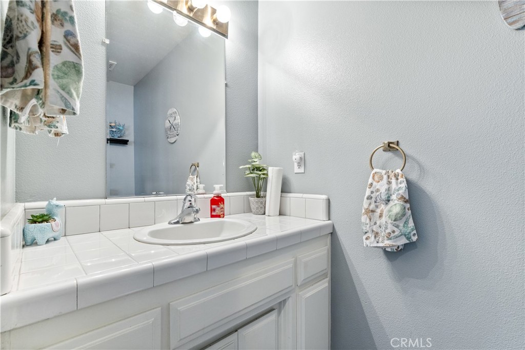 https://media.crmls.org/medias/98b07c00-c9da-412e-802c-a7bb80b96eac.jpg?preset=X-Large
