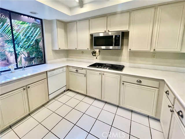 Detail Gallery Image 8 of 19 For 32 La Ronda, Rancho Mirage,  CA 92270 - 2 Beds | 2 Baths