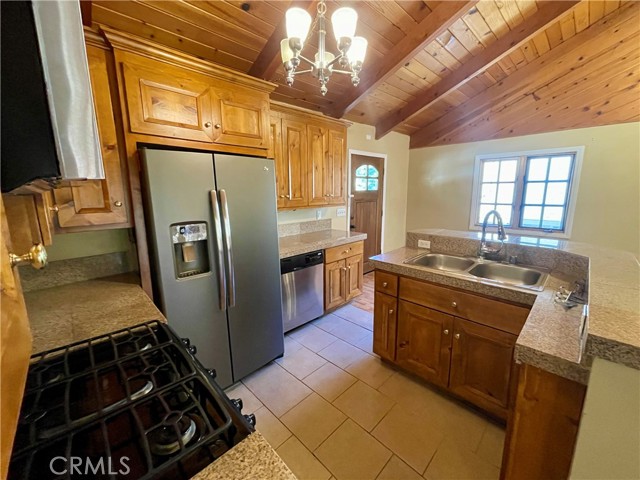 Detail Gallery Image 7 of 27 For 31529 Onacrest Dr, Running Springs,  CA 92382 - 3 Beds | 2 Baths