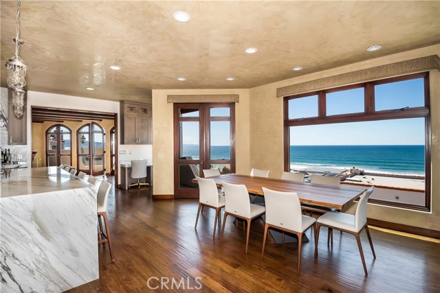 Detail Gallery Image 4 of 19 For 221 30th St, Manhattan Beach,  CA 90266 - 4 Beds | 4/1 Baths