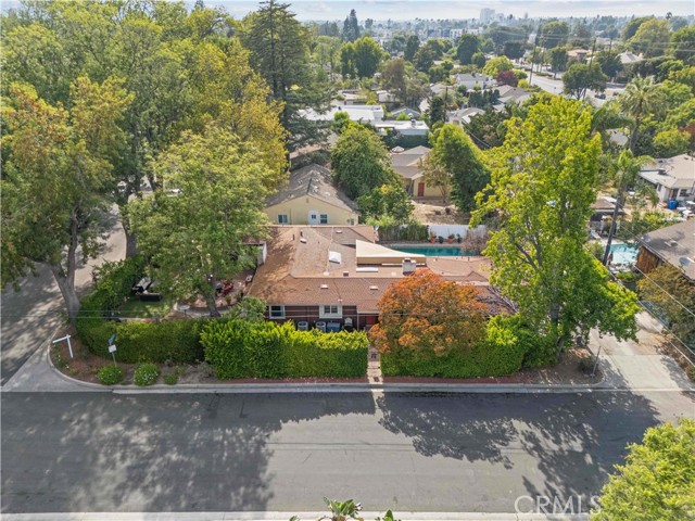 13405 Tiara Street, Valley Glen CA: https://media.crmls.org/medias/98b20c7b-03b7-4934-8e90-7aed162f35ff.jpg