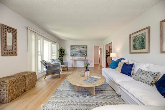 Detail Gallery Image 3 of 40 For 1311 Voorhees Ave, Manhattan Beach,  CA 90266 - 3 Beds | 2 Baths