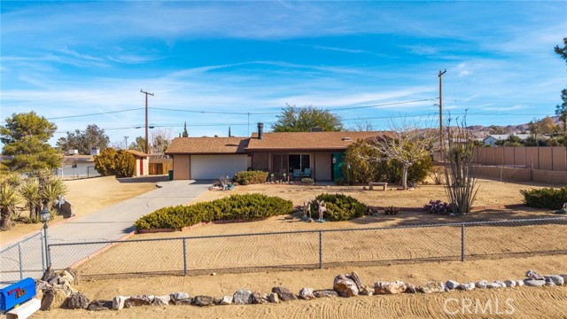 Detail Gallery Image 2 of 34 For 7453 Victoria Ave, Yucca Valley,  CA 92284 - 2 Beds | 2 Baths