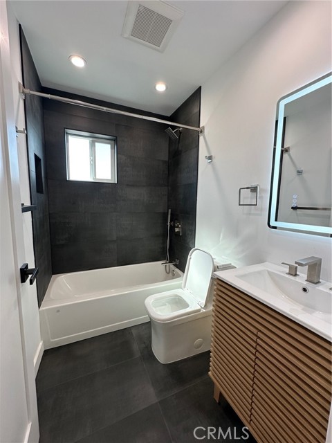 Detail Gallery Image 4 of 13 For 1952 N Parish #202,  Burbank,  CA 91504 - 2 Beds | 2 Baths