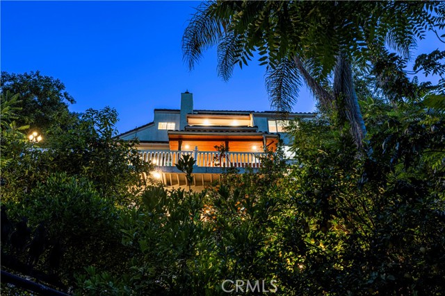 3916 Carnavon Way, Los Angeles CA: https://media.crmls.org/medias/98b3758d-7113-49f6-ae44-cd7c0acc791b.jpg